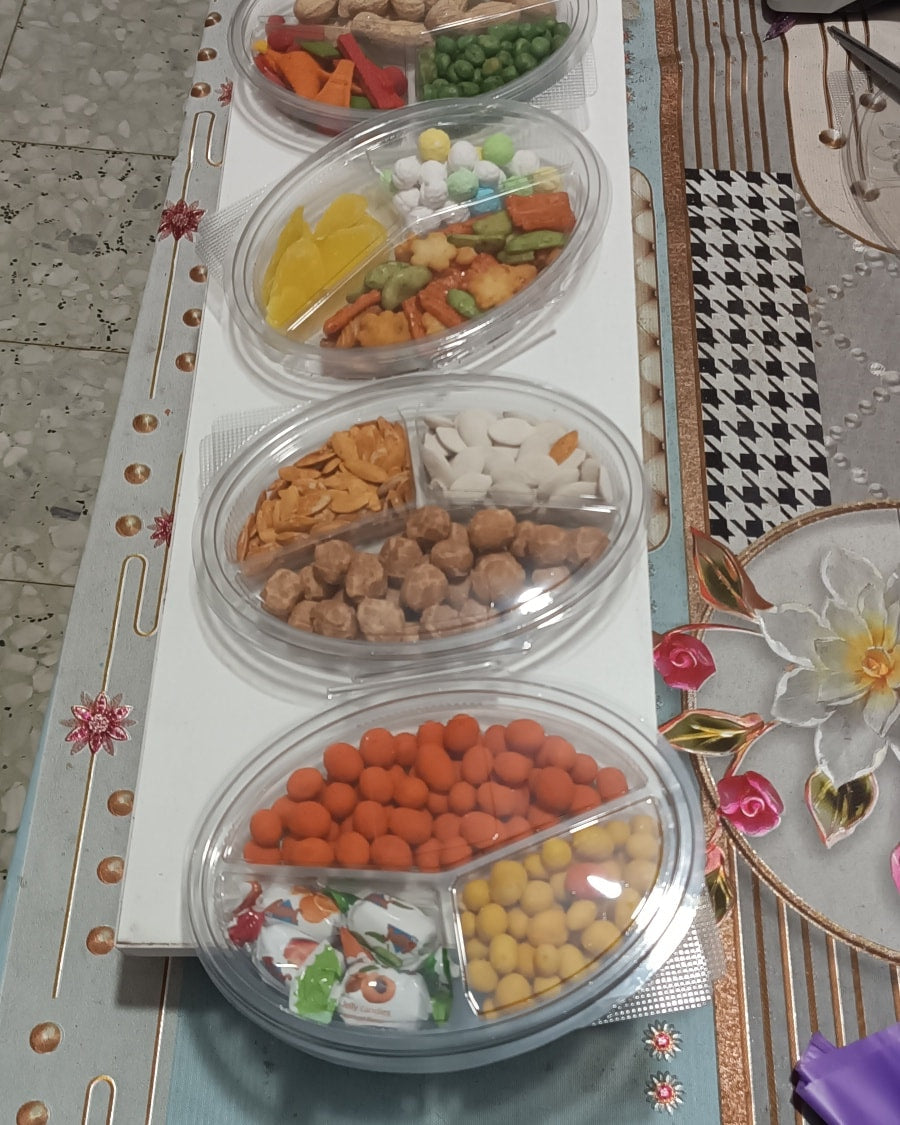 توزيعة علب مقسمة  مكسرات وشووكولاتة وفواكه مجففة وحلقوم مشكل